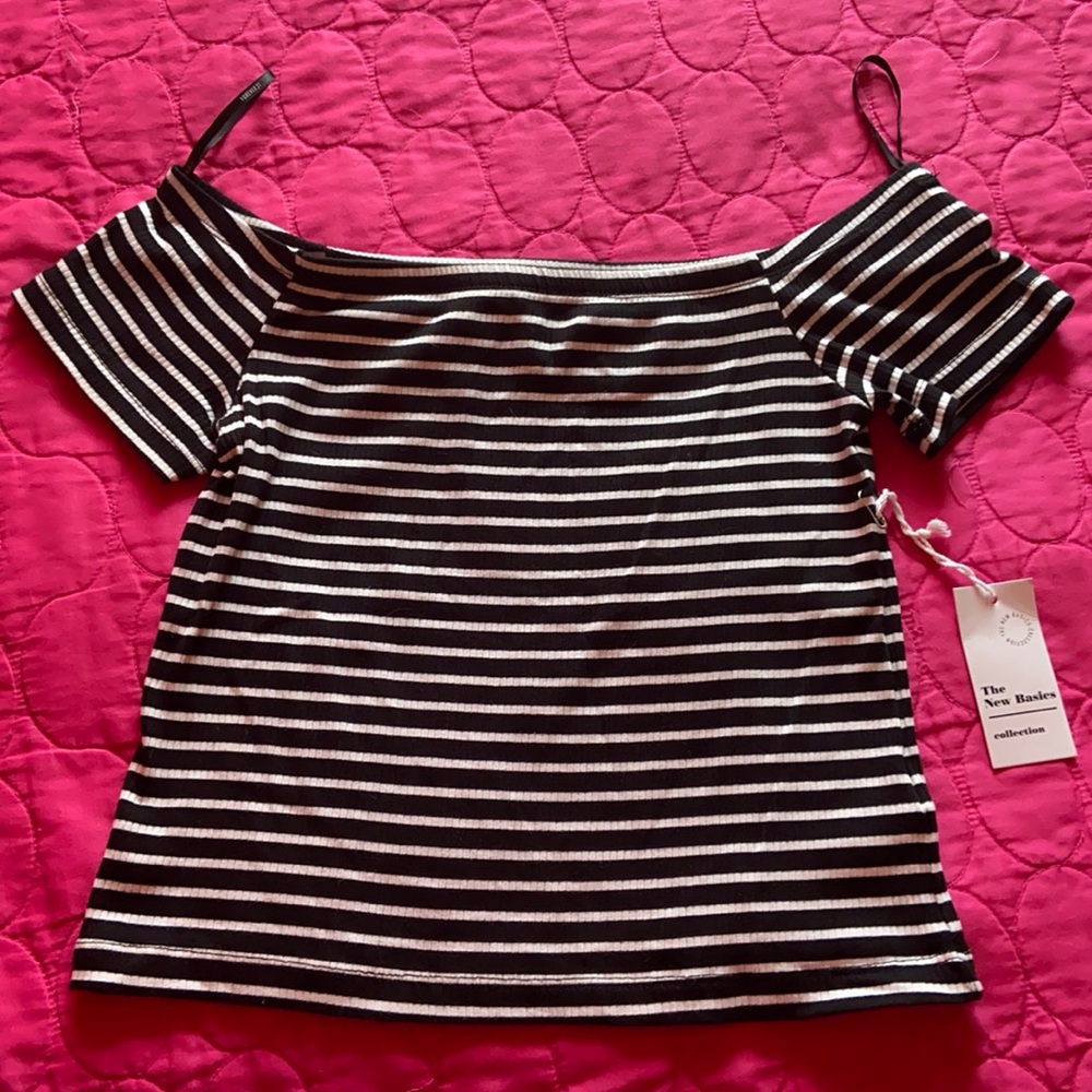 WITH TAGS off the shoulder top